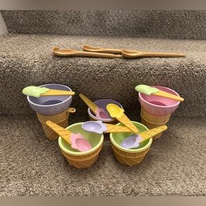 Vintage Ice Cream Bowls and Spoons quality plastic ice cream dishes from 1980s